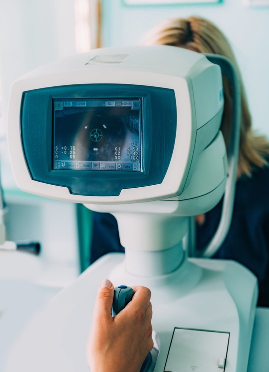 ophthalmology-auto-refractometer-2024-10-19-00-39-06-utc